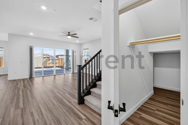 Building Photo - Unit