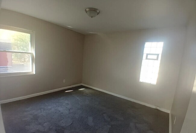 Building Photo - Charming 3 Bedroom Bungalow