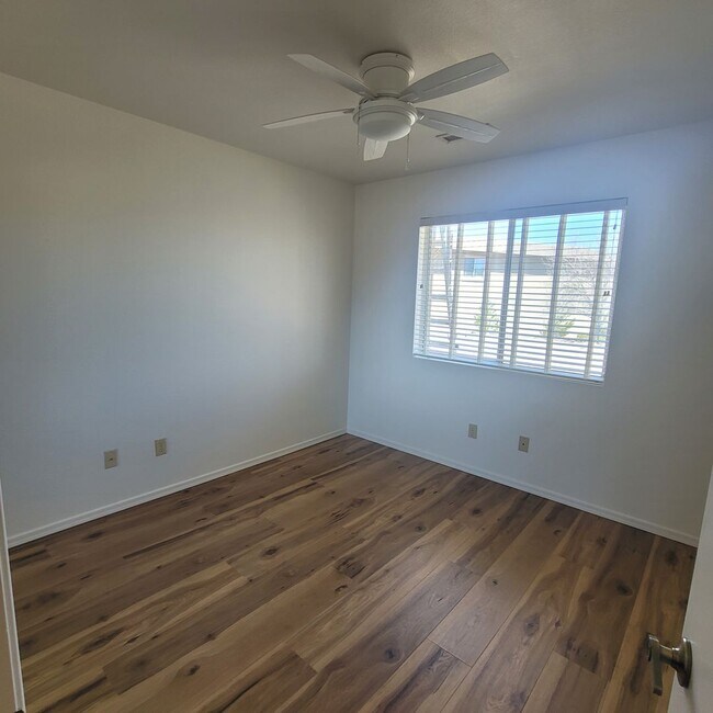 Building Photo - Great Location!  2 bed, 2 bath End Unit Condo ~ North Prescott