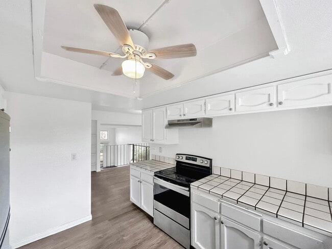 Building Photo - Beautiful 3BD/3BA W/ Attached Garage and In-Unit Laundry in La Jolla!