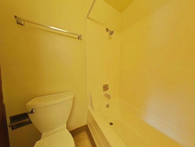 Building Photo - 2 Bedroom 4-Plex ~ South Corvallis ~ Small...