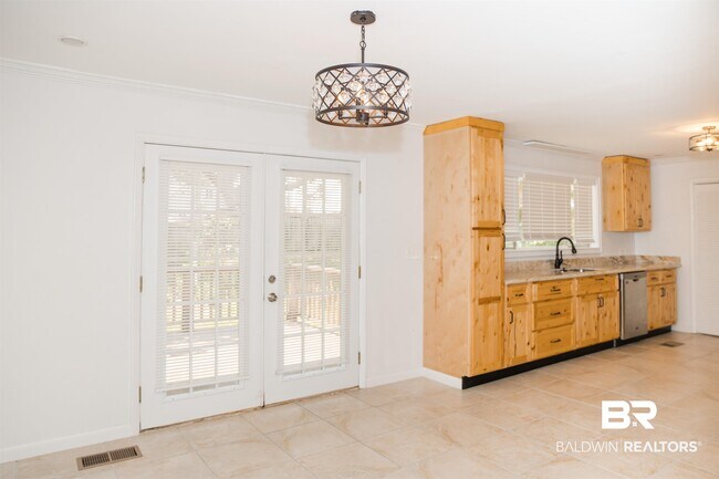 Building Photo - 7099 Pinehill Rd