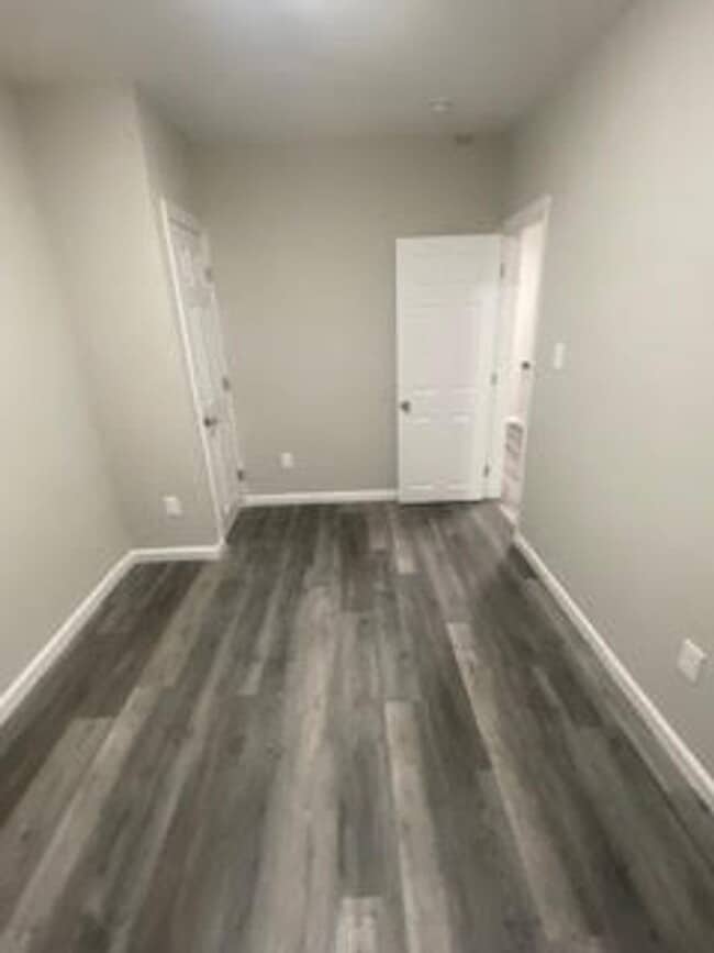 Building Photo - Gorgeous Front Porch Row - Ogontz