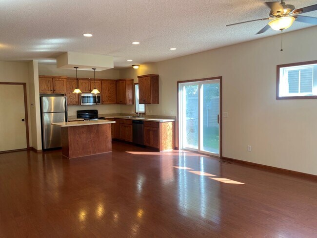 Building Photo - 3010 Cottage Ln N