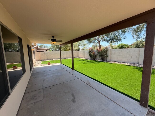 Building Photo - Beautifully Remodeled North Peoria Home 3 Bedroom 2 Bath Plus Office
