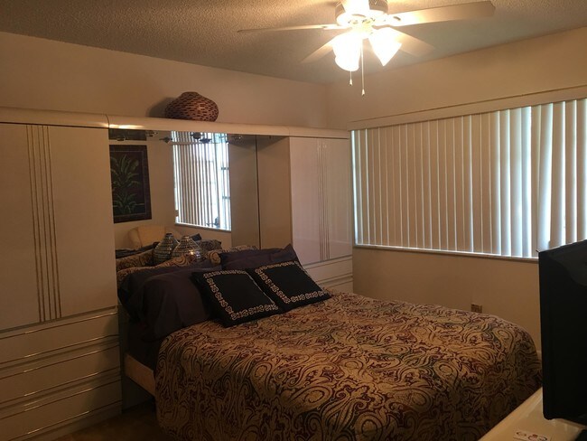 Building Photo - 361 S Hollybrook Dr