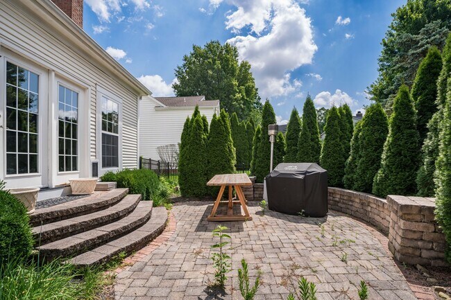 Building Photo - 7179 Fernridge Dr
