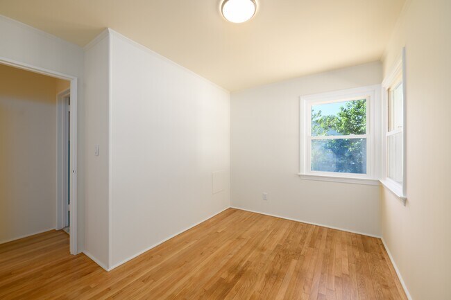 Building Photo - 361 Meadowbrook Ave