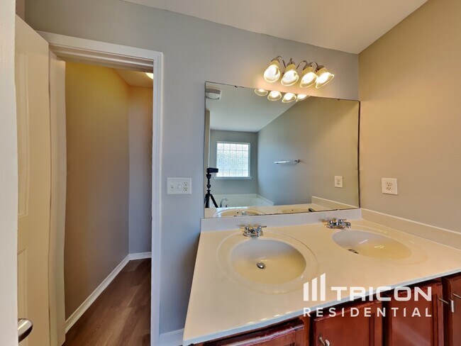Building Photo - 514 Kerriann Ln