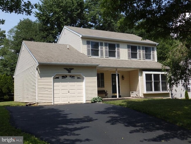 Building Photo - 211 Green Valley Way