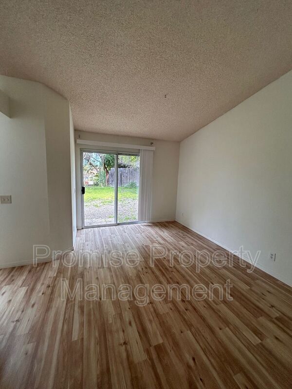 Building Photo - 885 Pinewood Dr