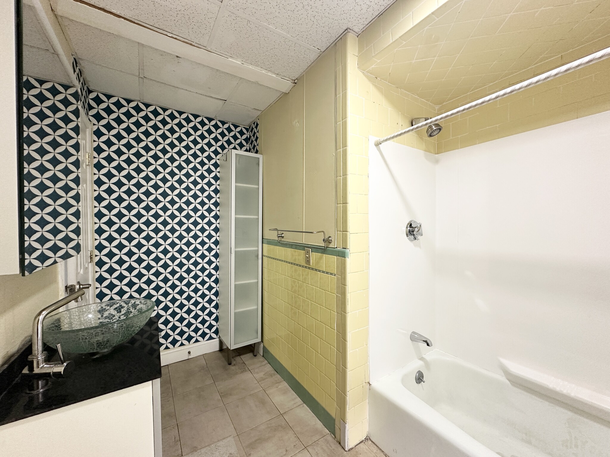 Building Photo - 124 Almy St