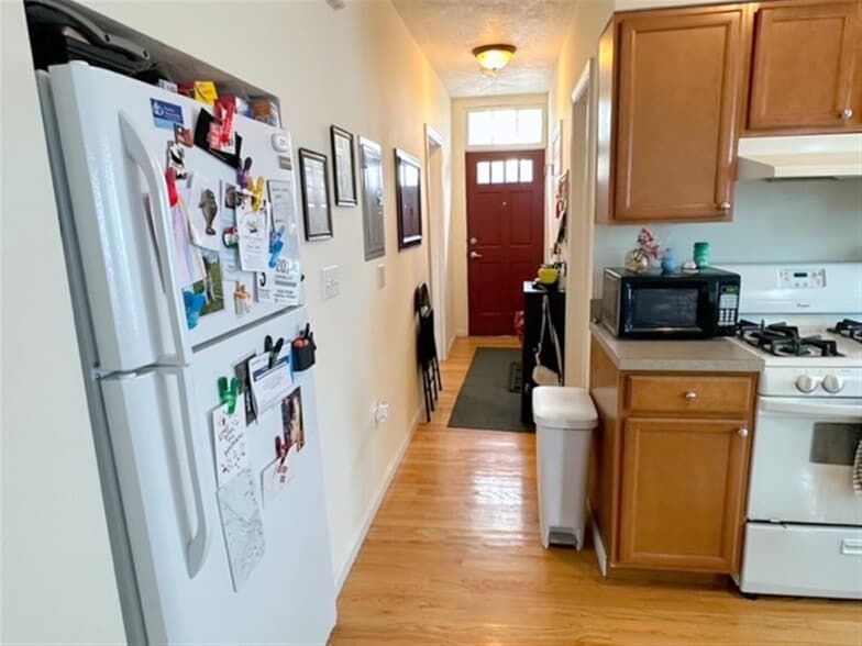 Building Photo - 385 Columbia St