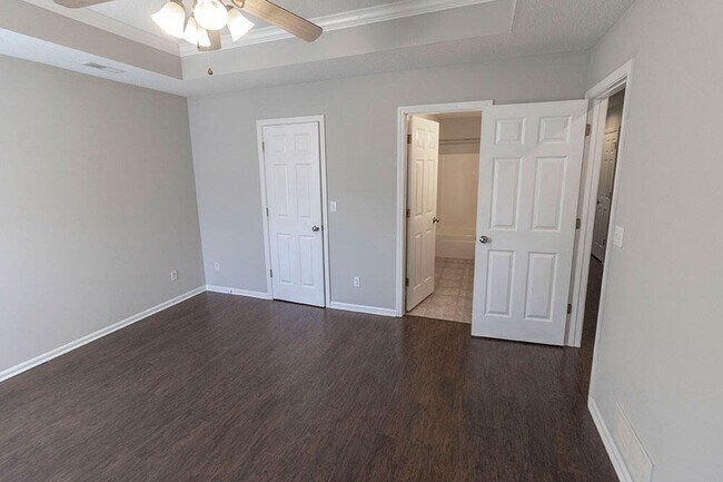 Building Photo - 1871 Field St