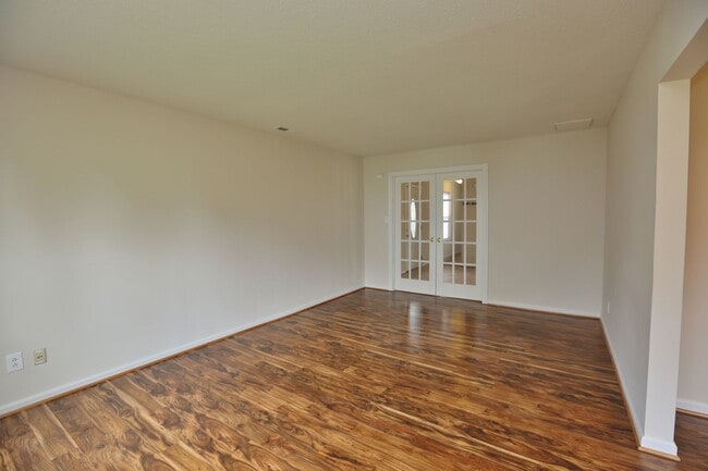 Building Photo - Ranch Home - Backs to Community Pool & Playgrounds - Pet-Friendly - Available 06-23-26!