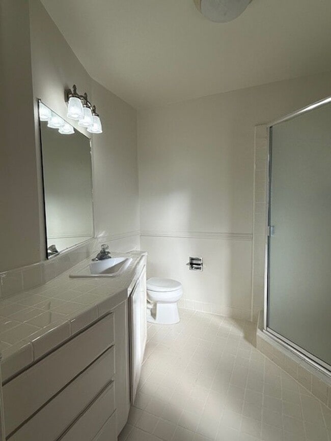 Building Photo - Home for the Holidays! 3 Bedroom, 2.5 Bath Single Family Home