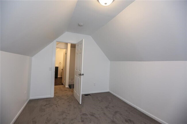 Building Photo - 258 Winton Rd