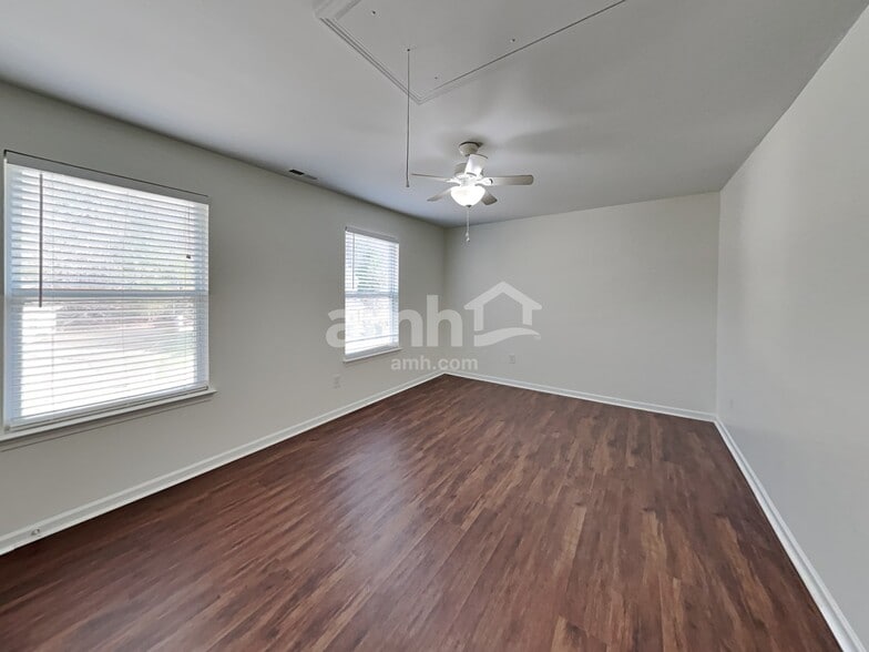 Building Photo - 104 Thorsen Dr