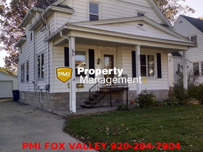 Building Photo - Large Bedrooms UPPER Oshkosh $1025