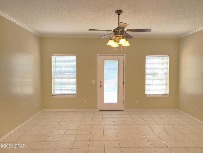 Building Photo - 4008 Crescent Dr