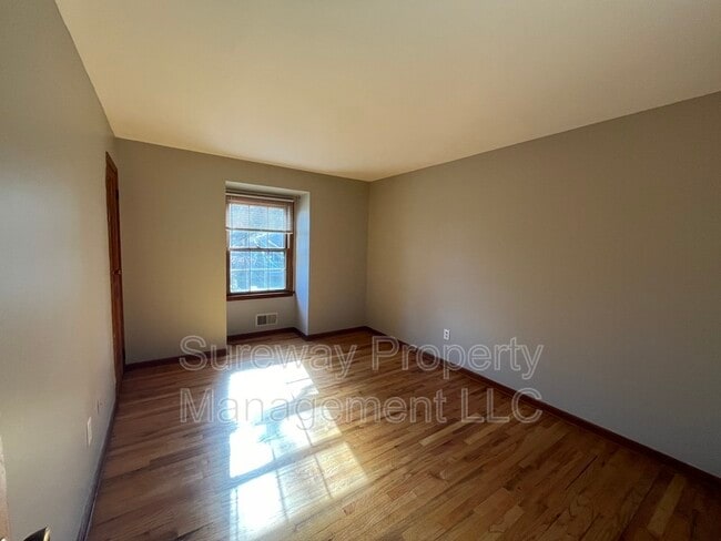 Building Photo - 513 Glenmere Ave