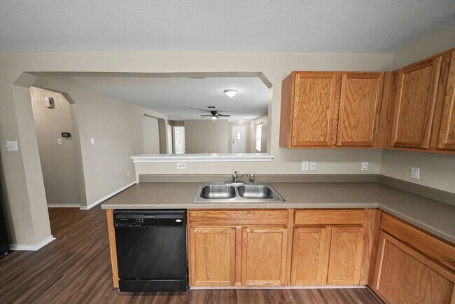 Building Photo - 11114 Hillsdale Loop