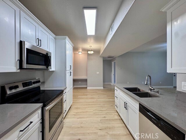 Building Photo - 41410 Juniper St