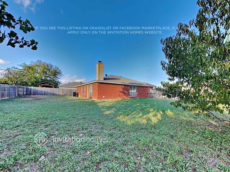 Building Photo - 10648 Shadywood Dr