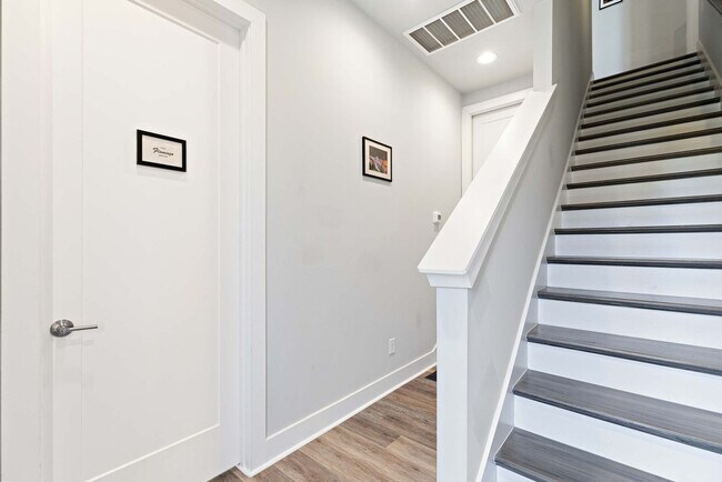 Building Photo - 2135 24th Ave N