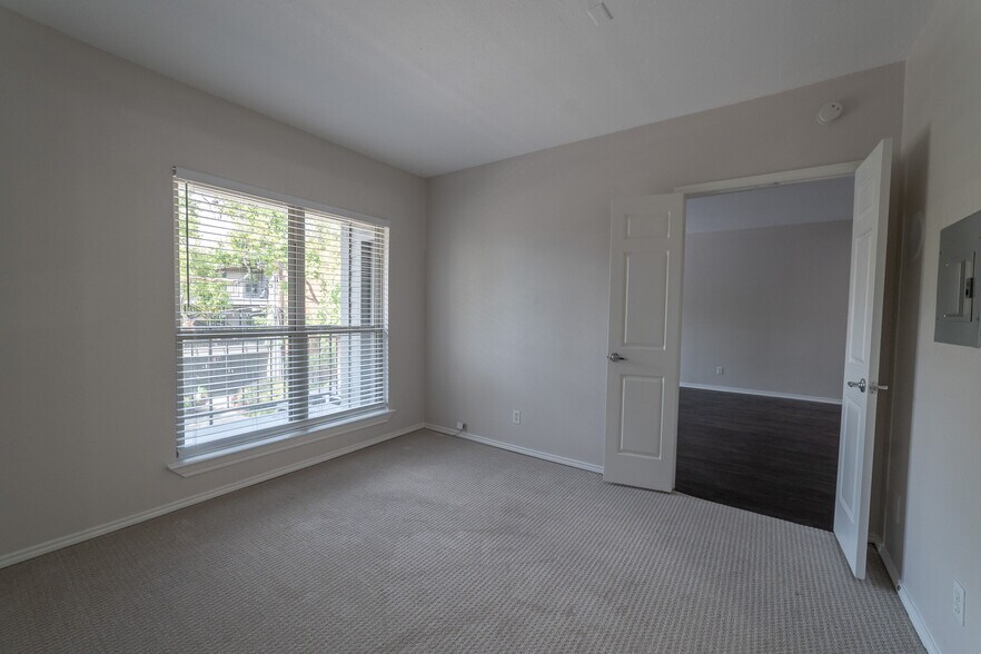 Building Photo - 4501 Druid Ln