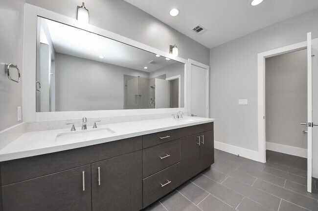 Building Photo - 3204 Sherman St