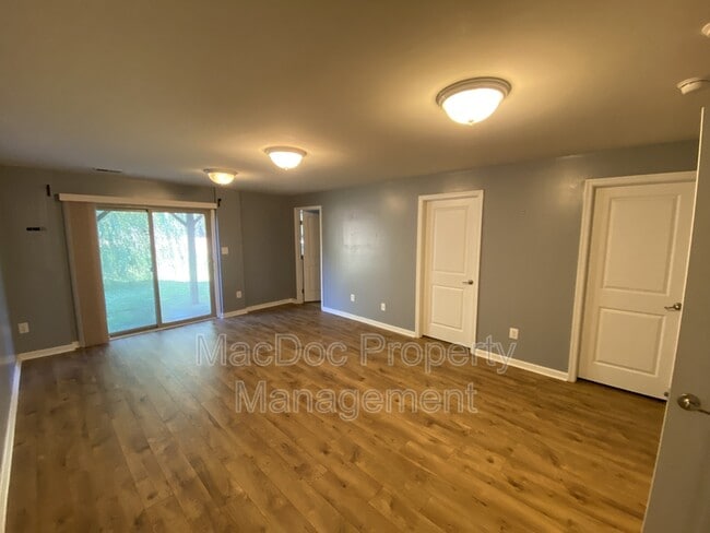 Building Photo - 302 Brenton Rd