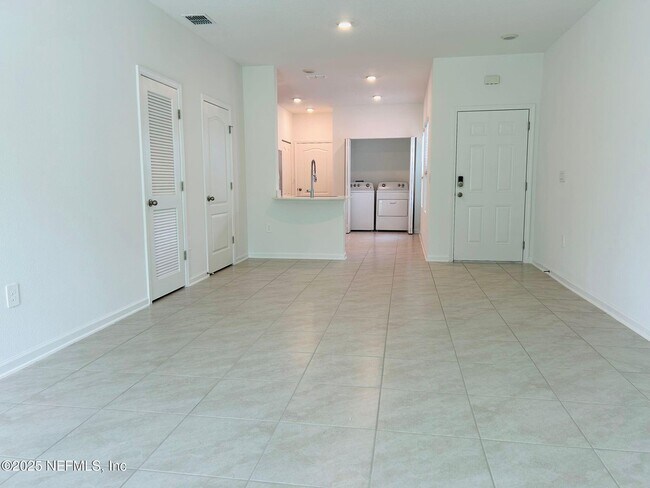 Building Photo - 206 Tidal Bch Ave