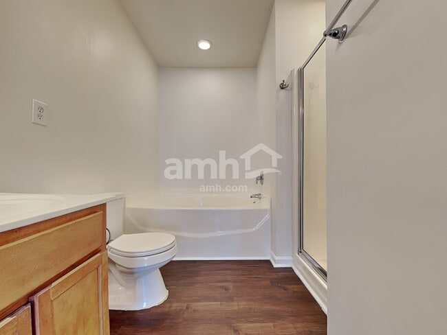 Building Photo - 267 Flanders Dr