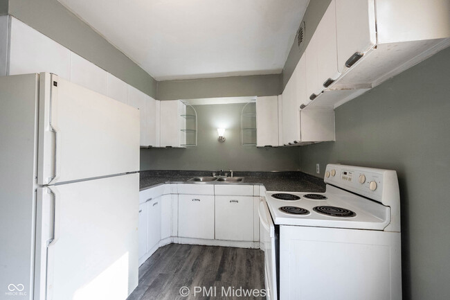 Building Photo - 3725 N Sherman Dr