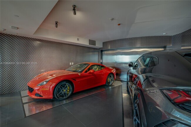 Building Photo - 18555 Collins Ave