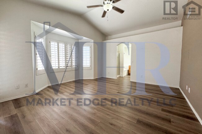 Building Photo - 3Bed/2Bath House at 51st Ave/Loop 101! $399 MOVE-IN SPECIAL! Move-In Ready on 01/08/2026!