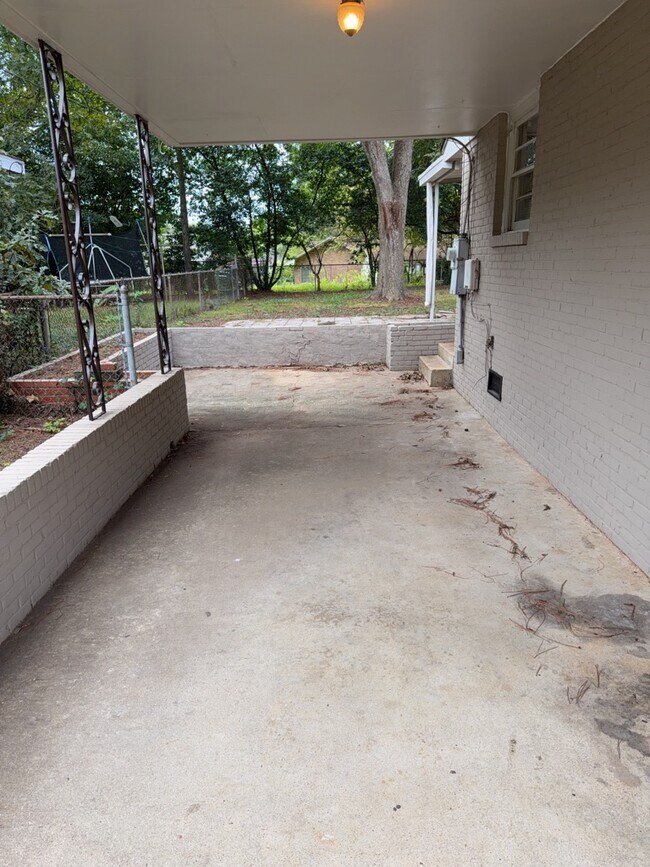 Building Photo - 437 Forest Hills Dr