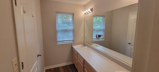 Building Photo - COMING SOON: Renovated 3BR 2BA Home w/ 2-Car Garage • Open-Concept Kitchen in Griffin