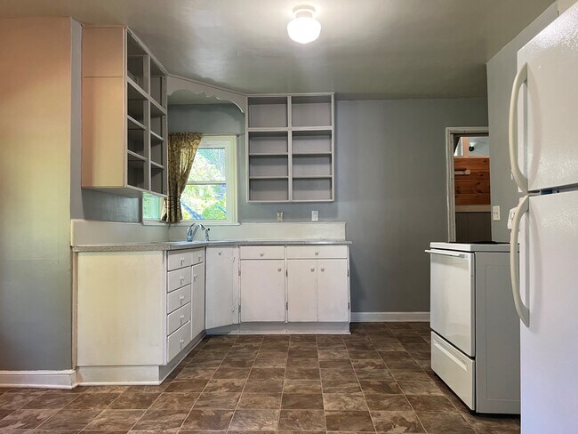 Kitchen - 205 Jackson Ave NW