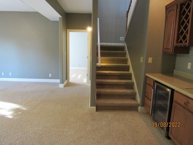 Building Photo - 4 bedroom duplex in Camdenton