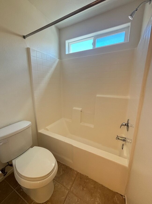 Building Photo - Single Story West Rosamond Home