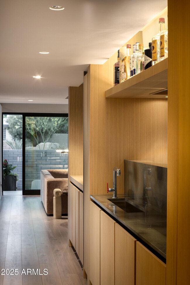 Building Photo - 5311 E Mitchell Dr