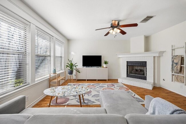 Building Photo - 2011 Harvest Moon Dr