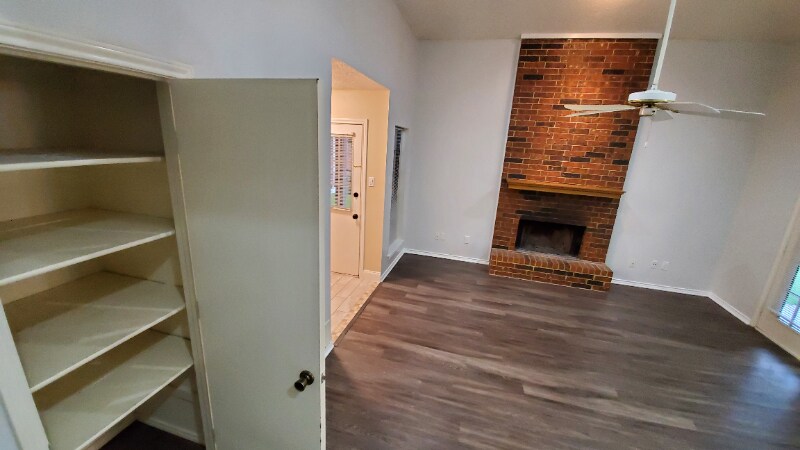 Building Photo - 2813 Shady Grove Dr