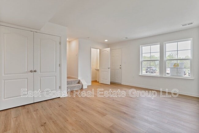 Building Photo - 11 Mengel Rd