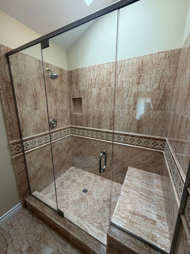Building Photo - 2377 Sommerset Dr
