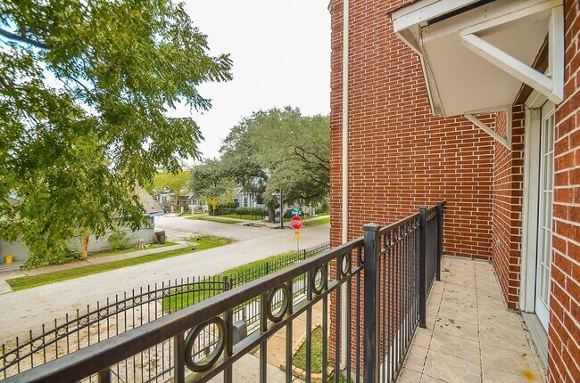 Building Photo - 513 Vincent St