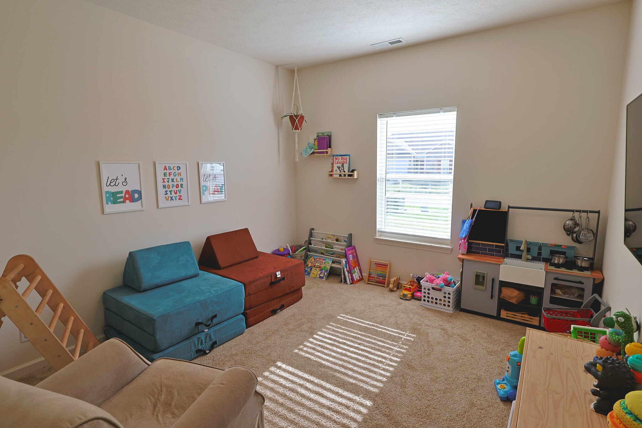 Building Photo - 1158 Thorny Ln