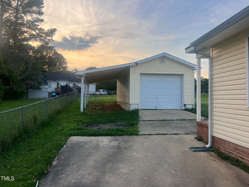 Building Photo - 404 Cardinal Dr
